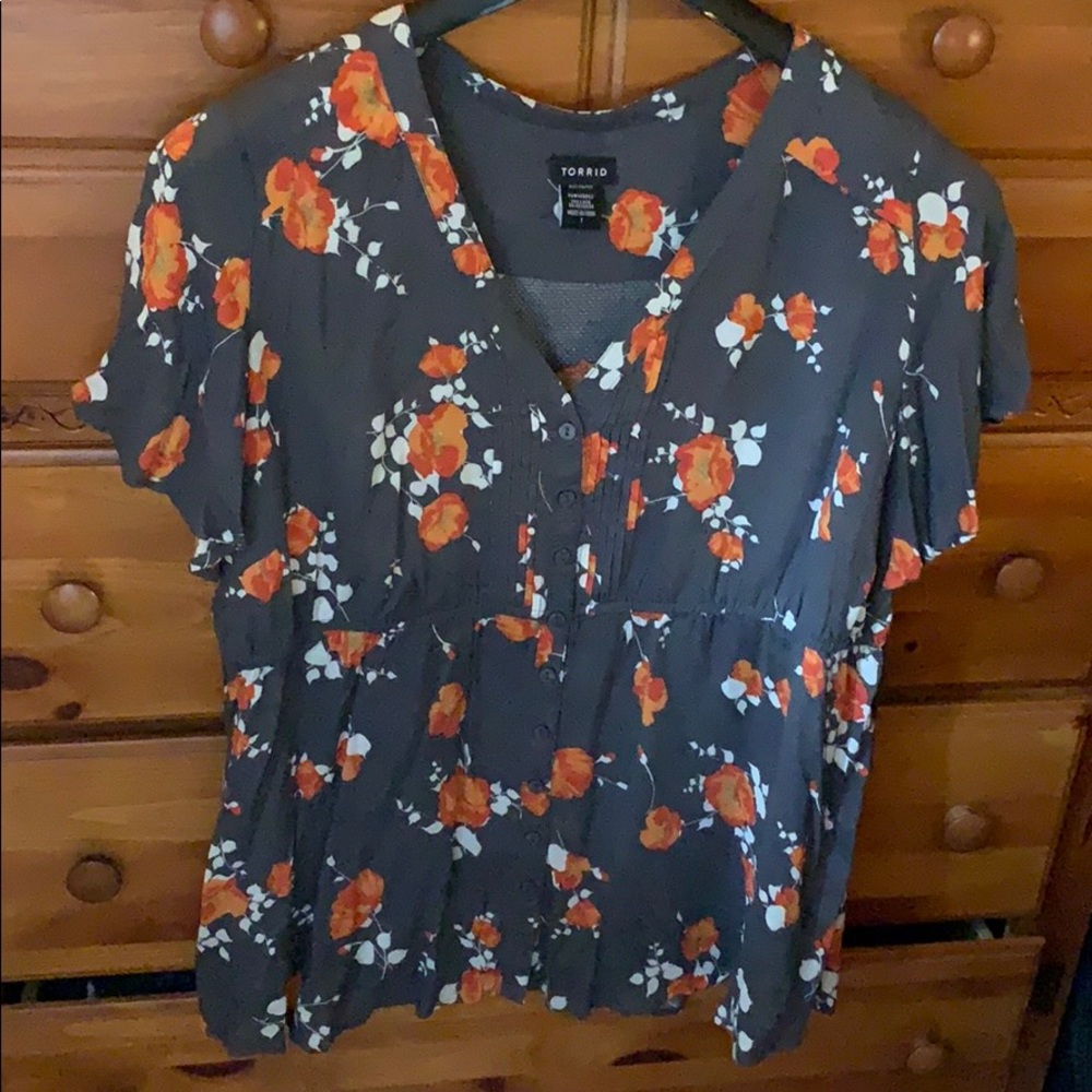 Torrid 1X gray and orange flower blouse